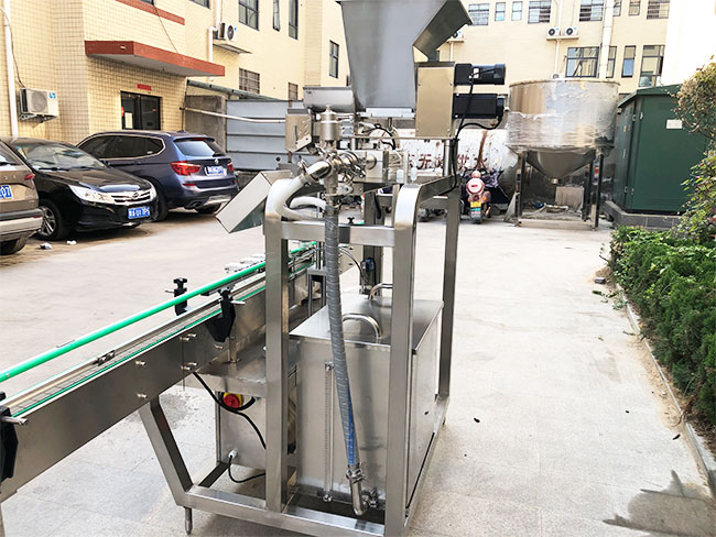 星火全自動(dòng)小型灌裝機(jī)展示